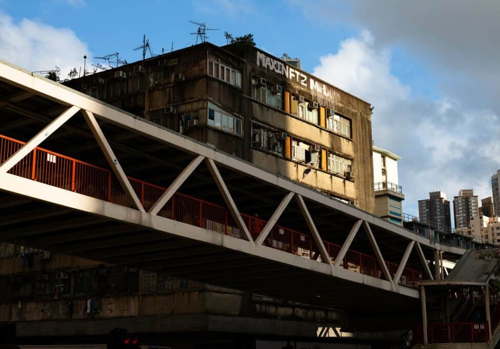 tsuen-wan-footbridge